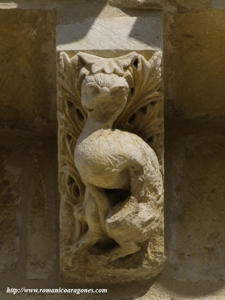 CAPITELES EXTERIORES DEL ÁBSIDE